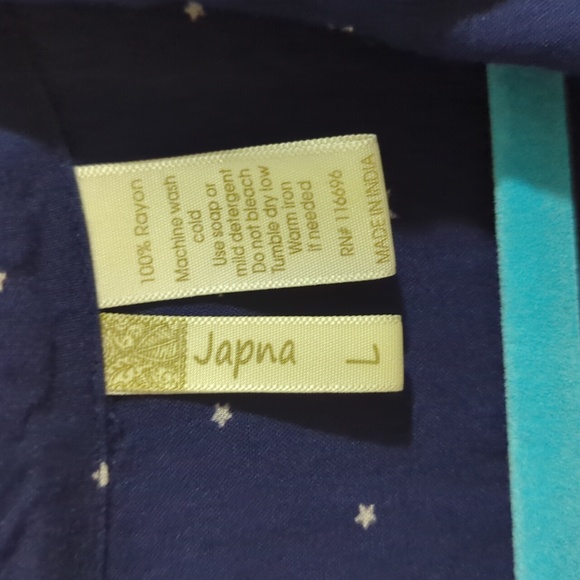 Blue button up with white stars - Picture 3 of 3